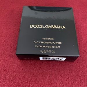 Dolce& Gabbana bronzer.